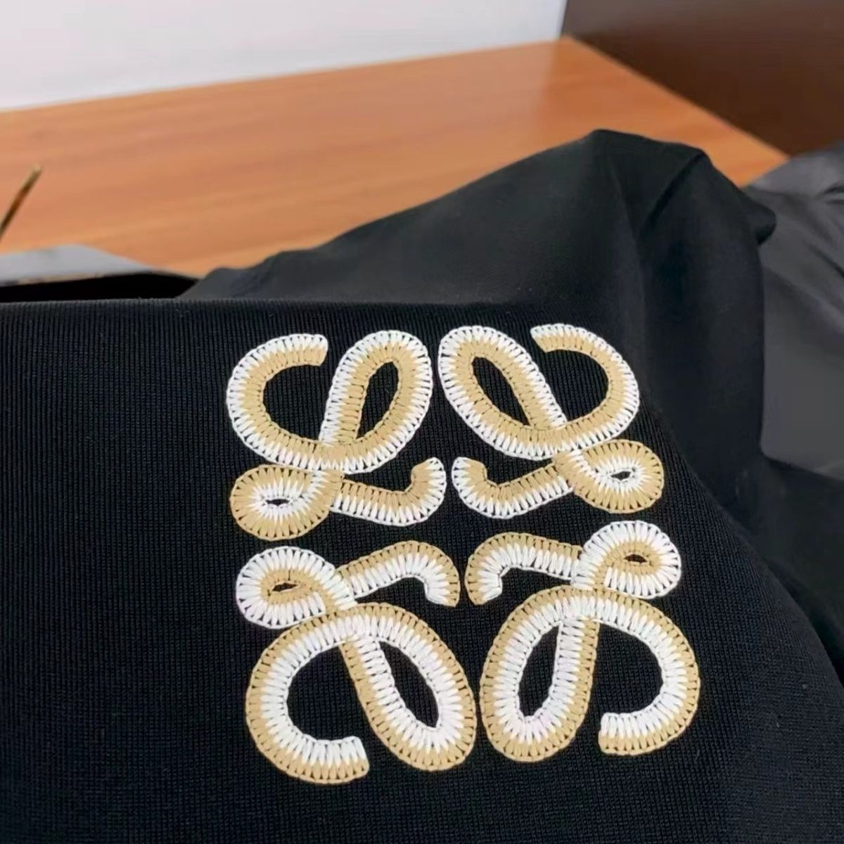 『S-XL』トレンディな新作刺繍入り、着回しの効くゆったりとしたクルーネック半袖Tシャツ
