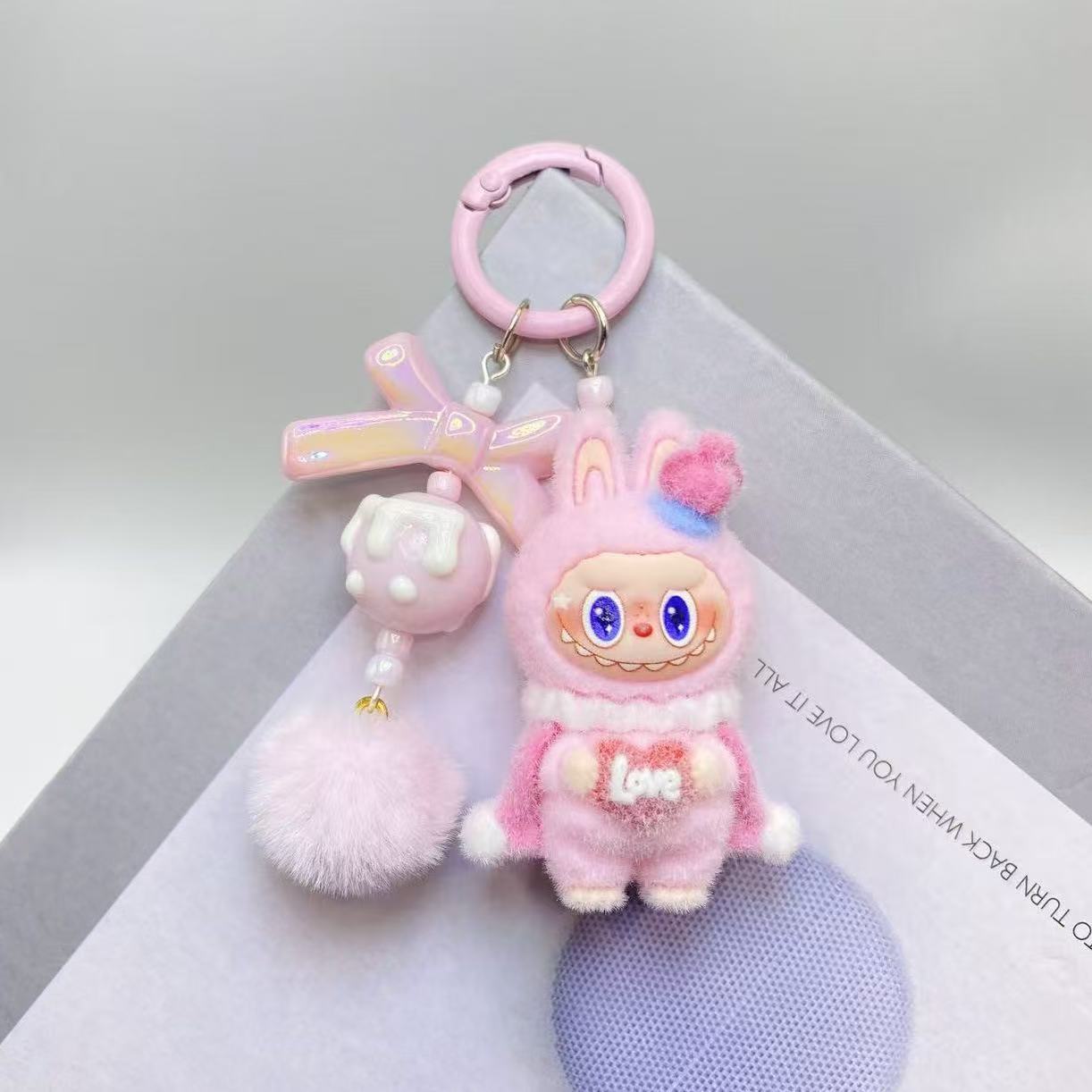 新しいフロッキングクロスペンダントかわいい人形キーチェーンペンダントギフト