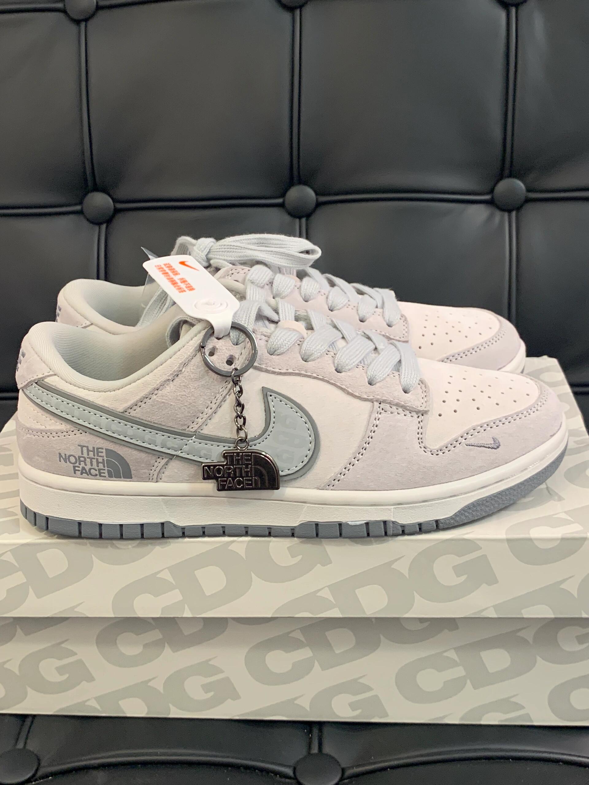 正規品保証、公式と同じデザイン】Nike x The North Face