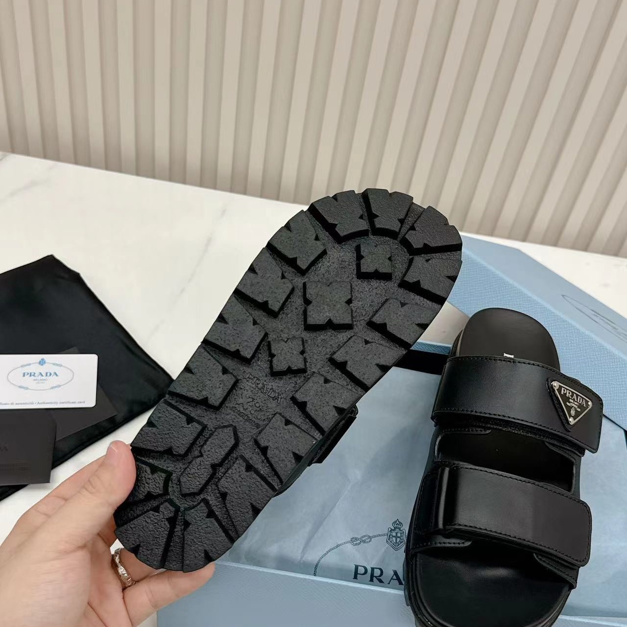【P026】PRADA ブラック スポーツサンダル プラダ