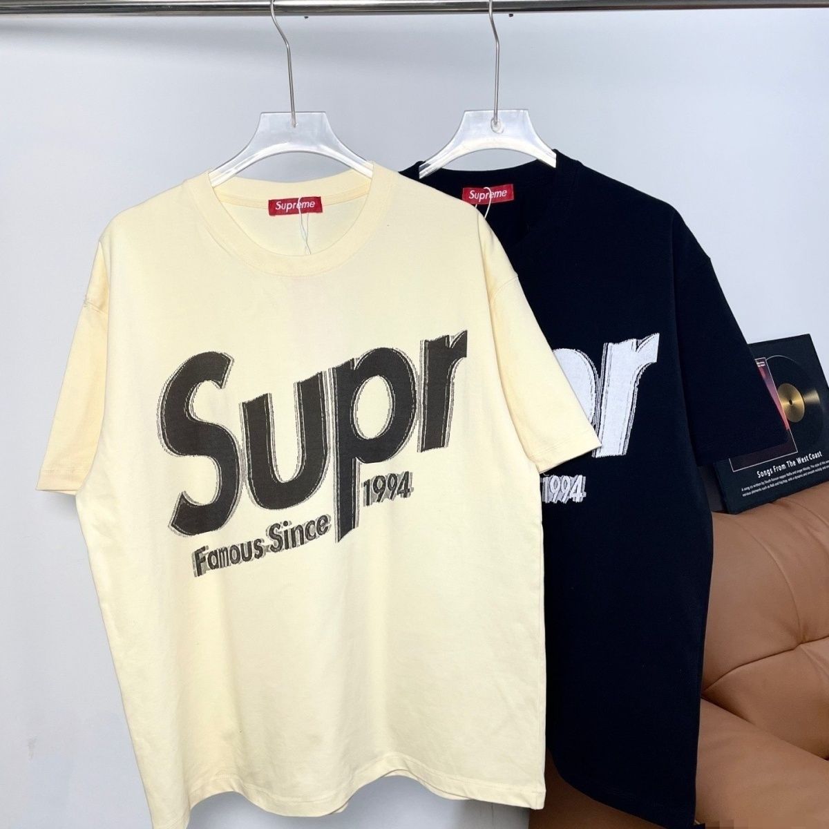 ストリートウェアブランドのゆったりとしたプリントレター入りカジュアルTシャツ（男女兼用、半袖）
