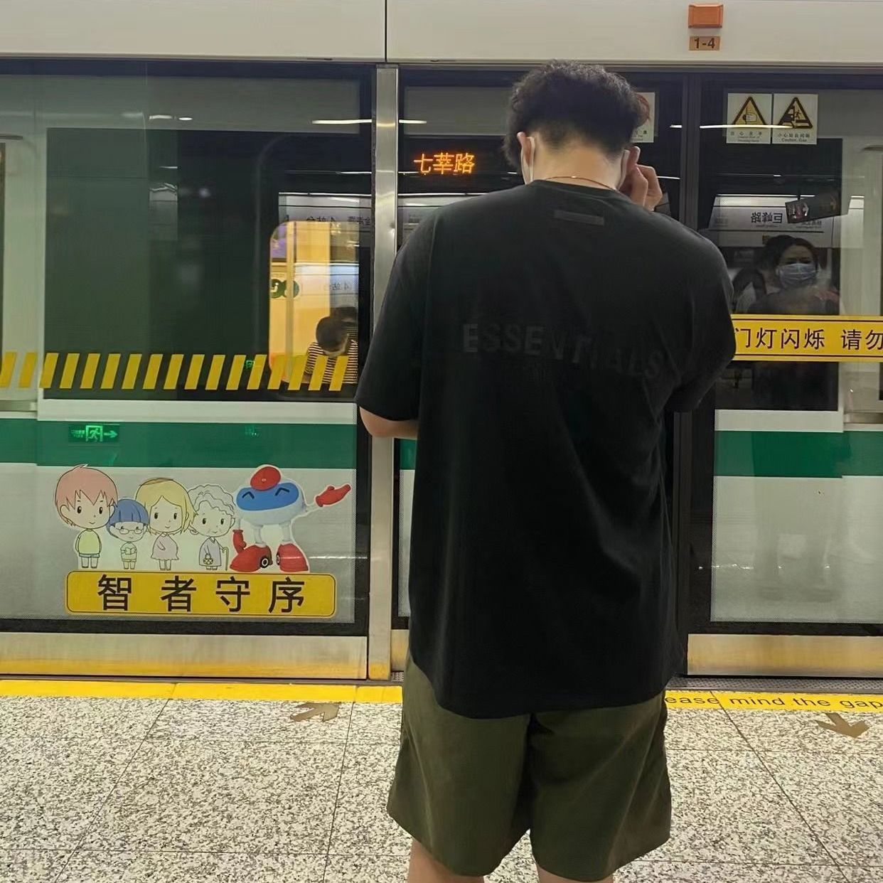 『S-4XL』大人の定番 シンプル  アルファベット 無地 夏 4色選べる トップス Tシャツ