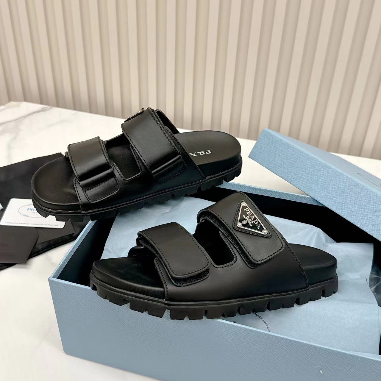 【P026】PRADA ブラック スポーツサンダル プラダ