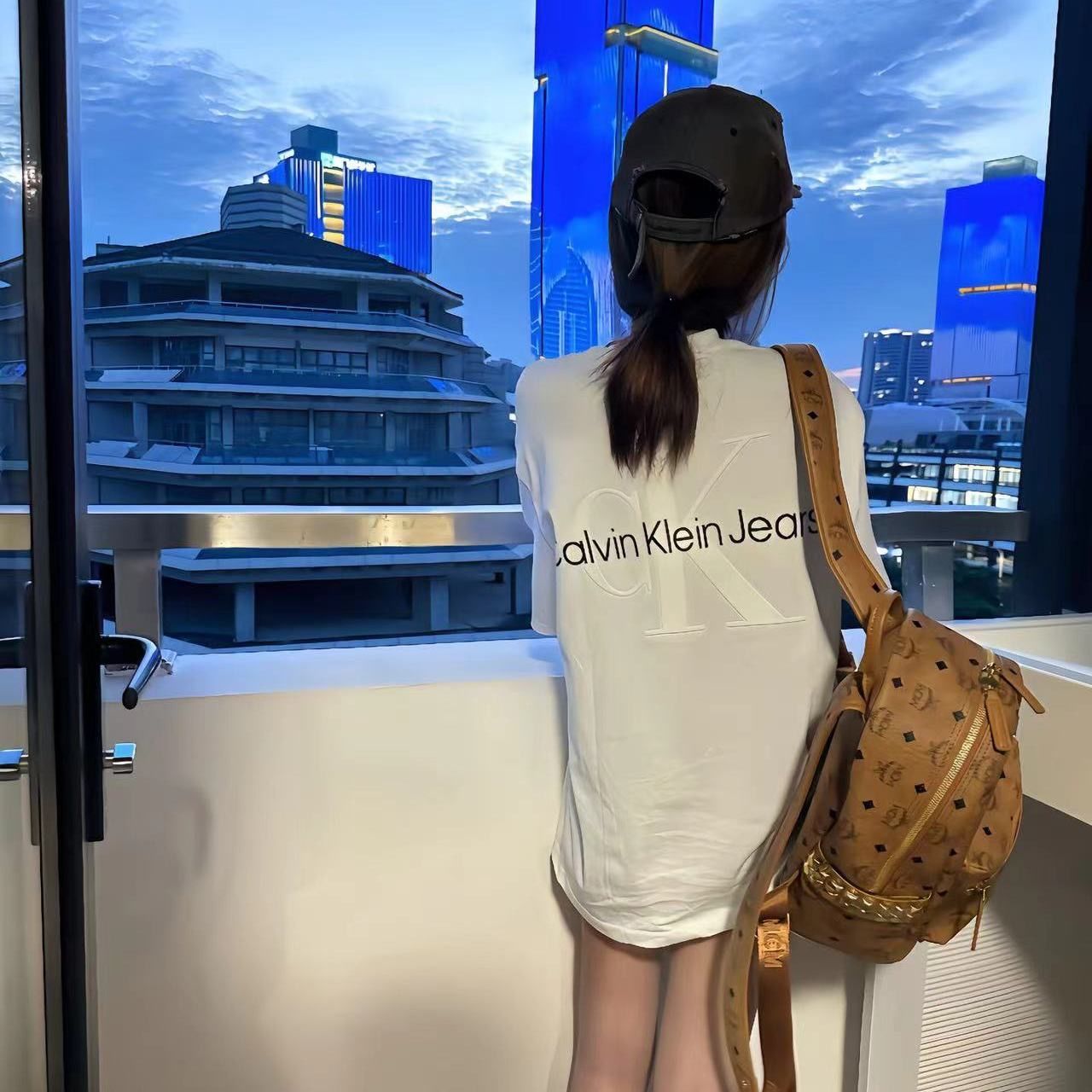 超人気 今季マストバイ ルーズ 個性 アルファベット オーバーサイズ 通気性 男女限らず Ｔシャツ