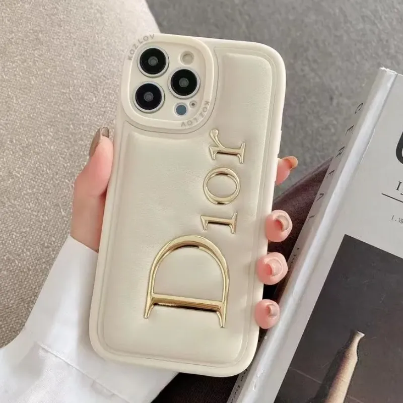 高級感 スタイリッシュ シンプル 快適 軽量 フィット感 高品質 繊細 滑り止め スマホケース