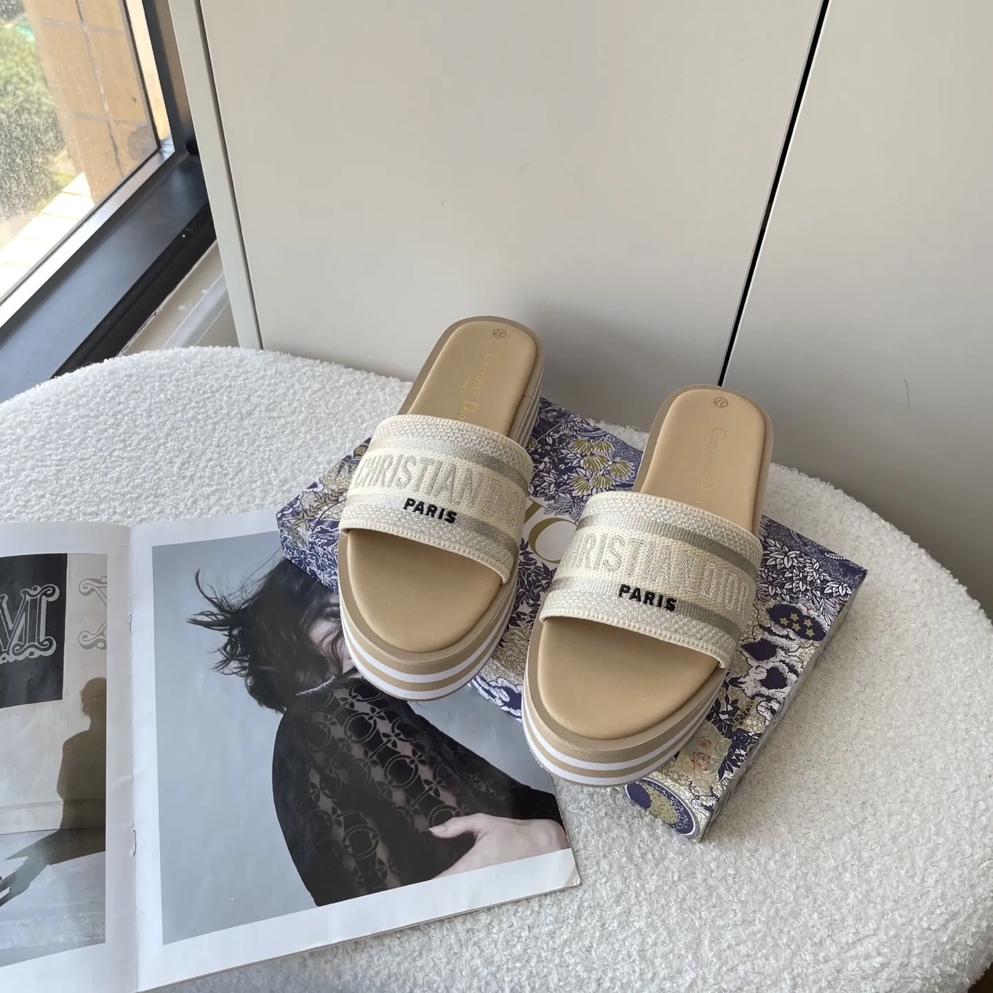 『35-42』洗練されたデザイン 大人可愛い リッチな仕上がり 合わせやすい 高品質 スリッパ