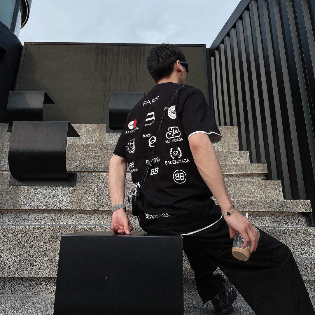 『S-4XL』クリーンな印象 スポーティーなアクセント トレンド感抜群 ヴィンテージ風プリント Tシャツ