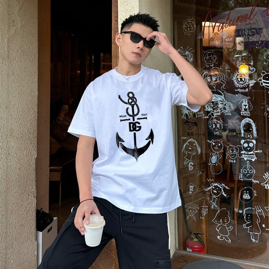 『S-4XL』オシャレ度UP プレミアム素材使用 着るだけで特別感 トレンド 夏らしい Ｔシャツ