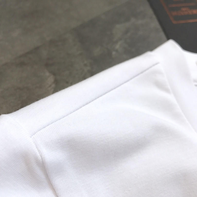 『S-L』大人気 着回し最強 目立つ 快適 シンプル Vネック 無地 Tシャツ