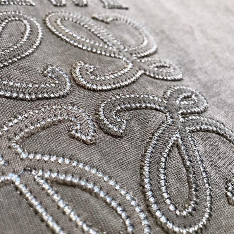 『M-XL』好感度100％ 目立つ 取り入れたい クール トレンド 刺繍 Ｔシャツ