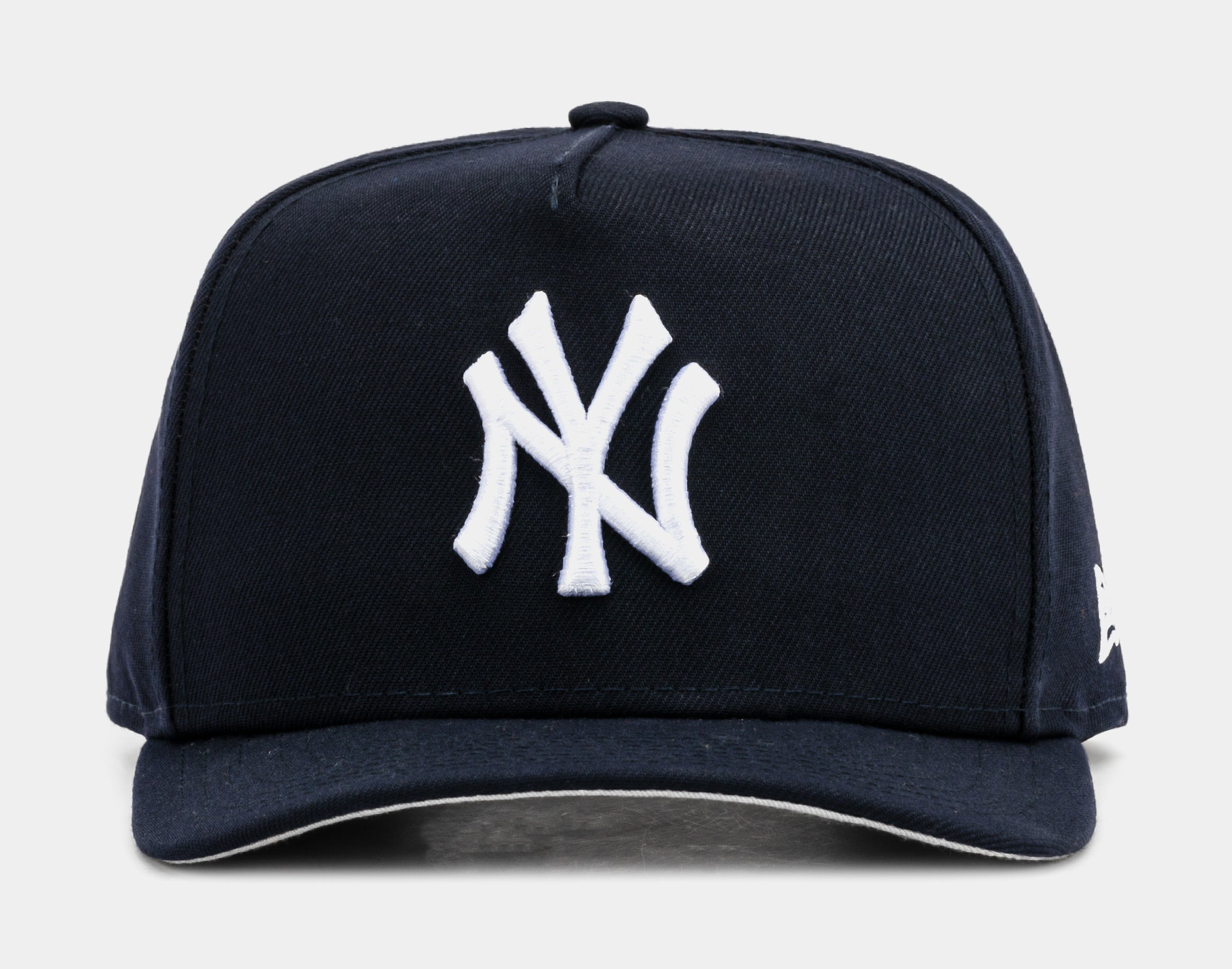 New York Yankees Classic 950AF Snapback Mens Hat (Navy/White)