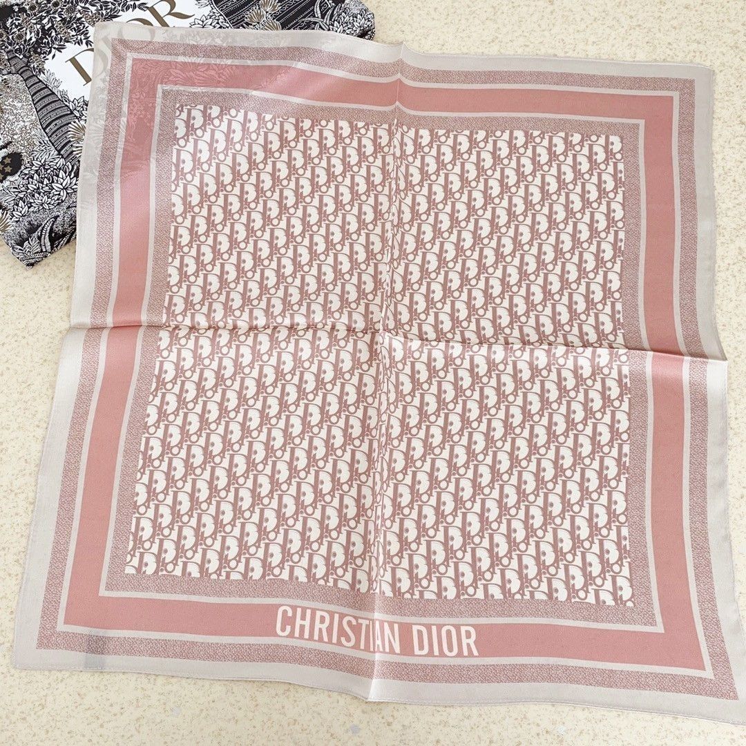 万能コーデ 新品 70cm四方のスカーフ、女性用シルクスカーフ、薄手のスカーフ