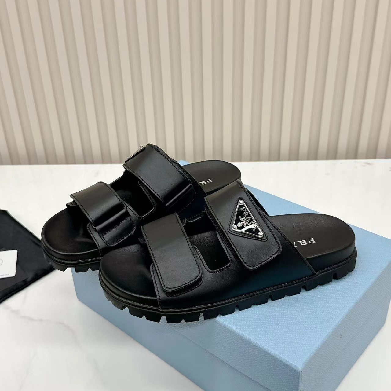 【P026】PRADA ブラック スポーツサンダル プラダ