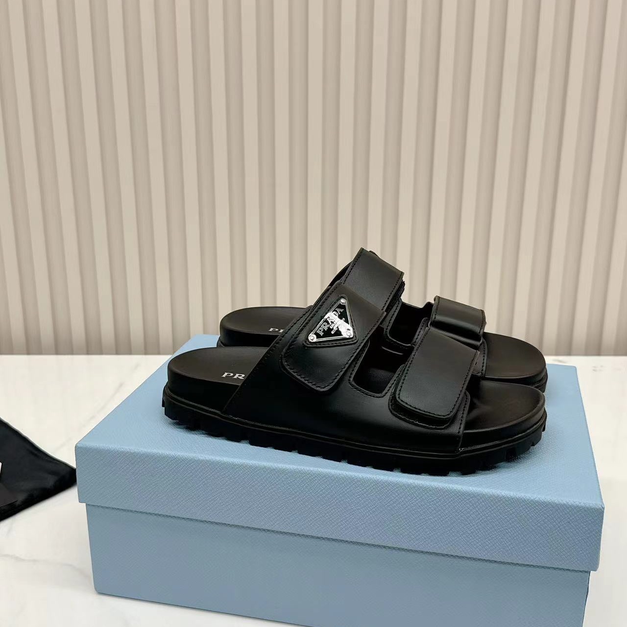 【P026】PRADA ブラック スポーツサンダル プラダ