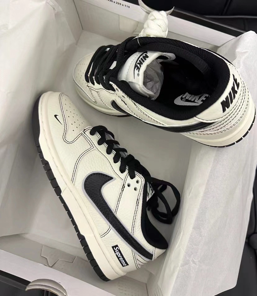 🔥大人気コラボが登場！ Supreme × Nike  Dunk low "  🔥限定80足、お見逃しなく！