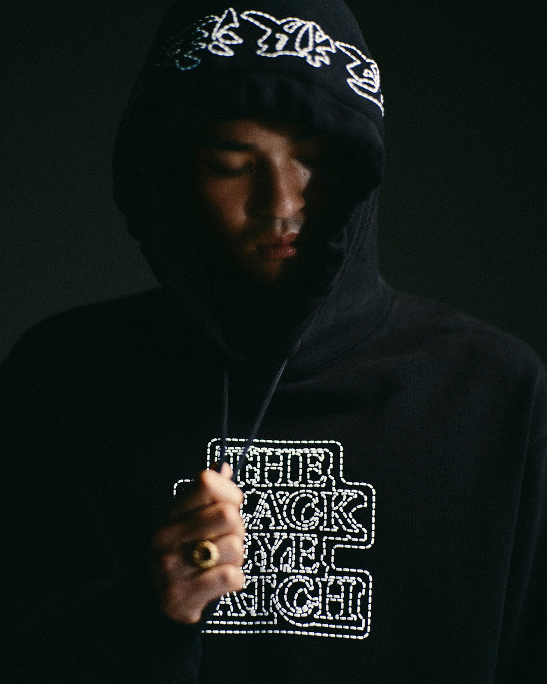 STITCH PRINTED OG LABEL HOODIE BLACK