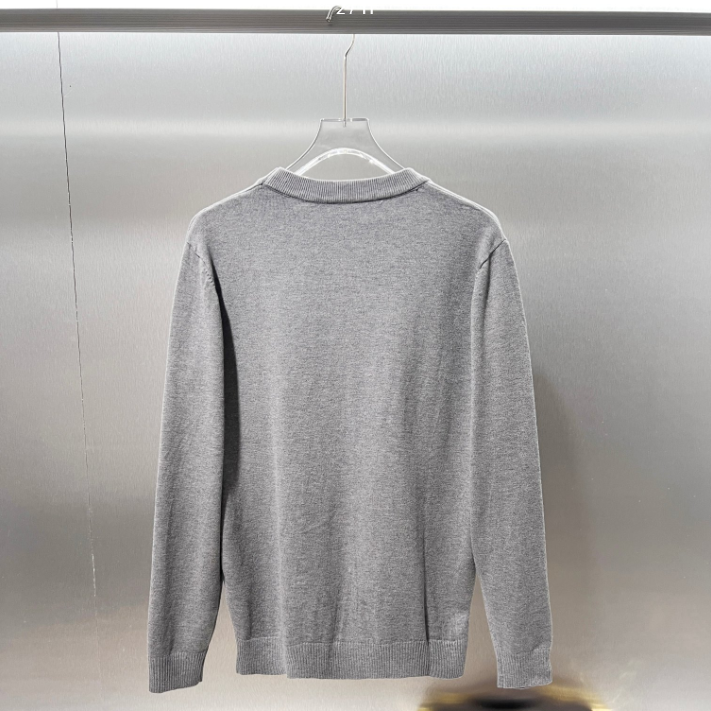 『M-3XL』クラシックな胸元のアルファベットロゴ刺繍 長袖ニットセーター 上質な素材とこだわりの高品質な仕立て