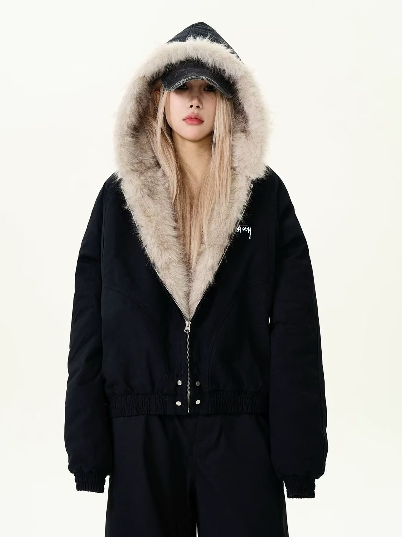 【STUSSY】2025年新作山彫り綿入れメンズ・レディースモデルにベルベットと厚みをプラス