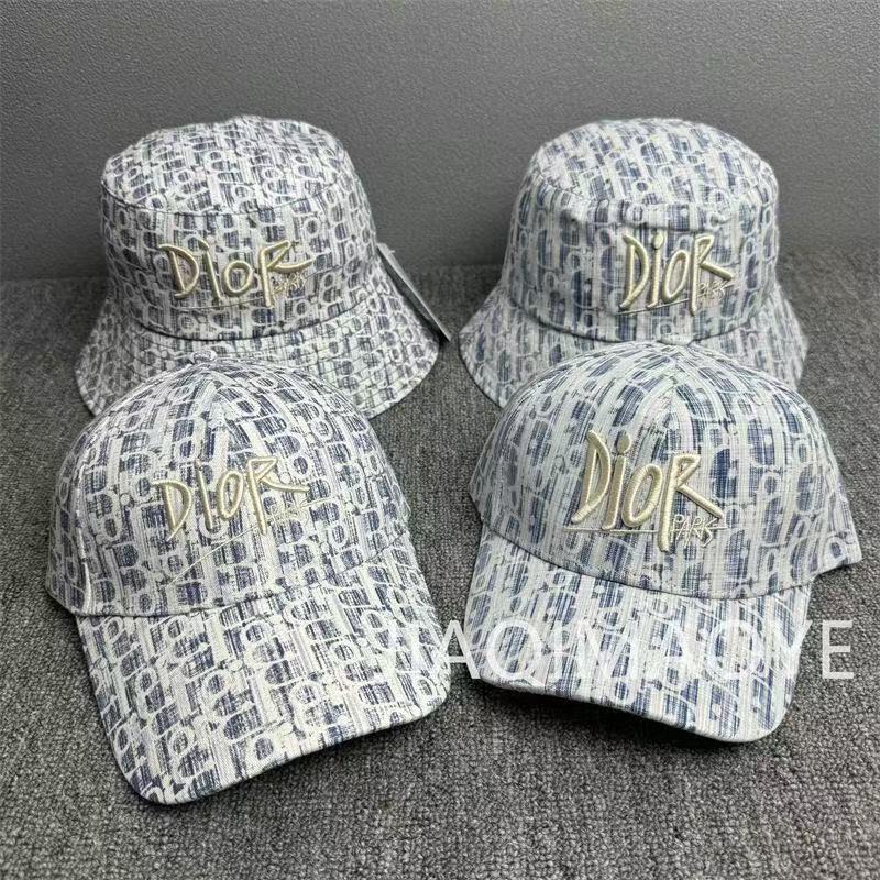 クラシックな刺繍入りの漁師帽 洗練された控えめな高級感のある帽子です
