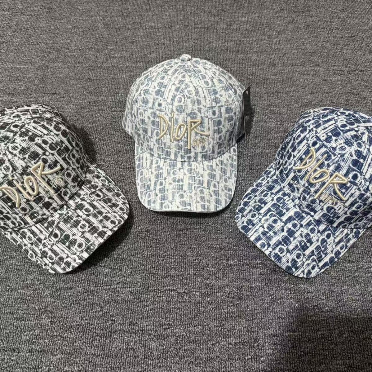 クラシックな刺繍入りの漁師帽 洗練された控えめな高級感のある帽子です