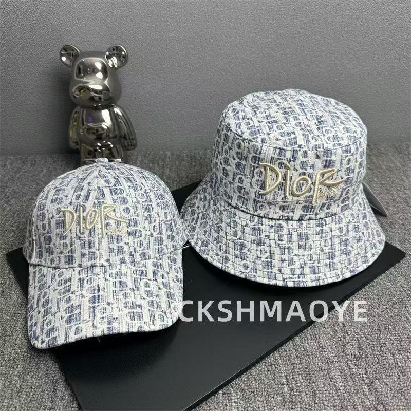 クラシックな刺繍入りの漁師帽 洗練された控えめな高級感のある帽子です