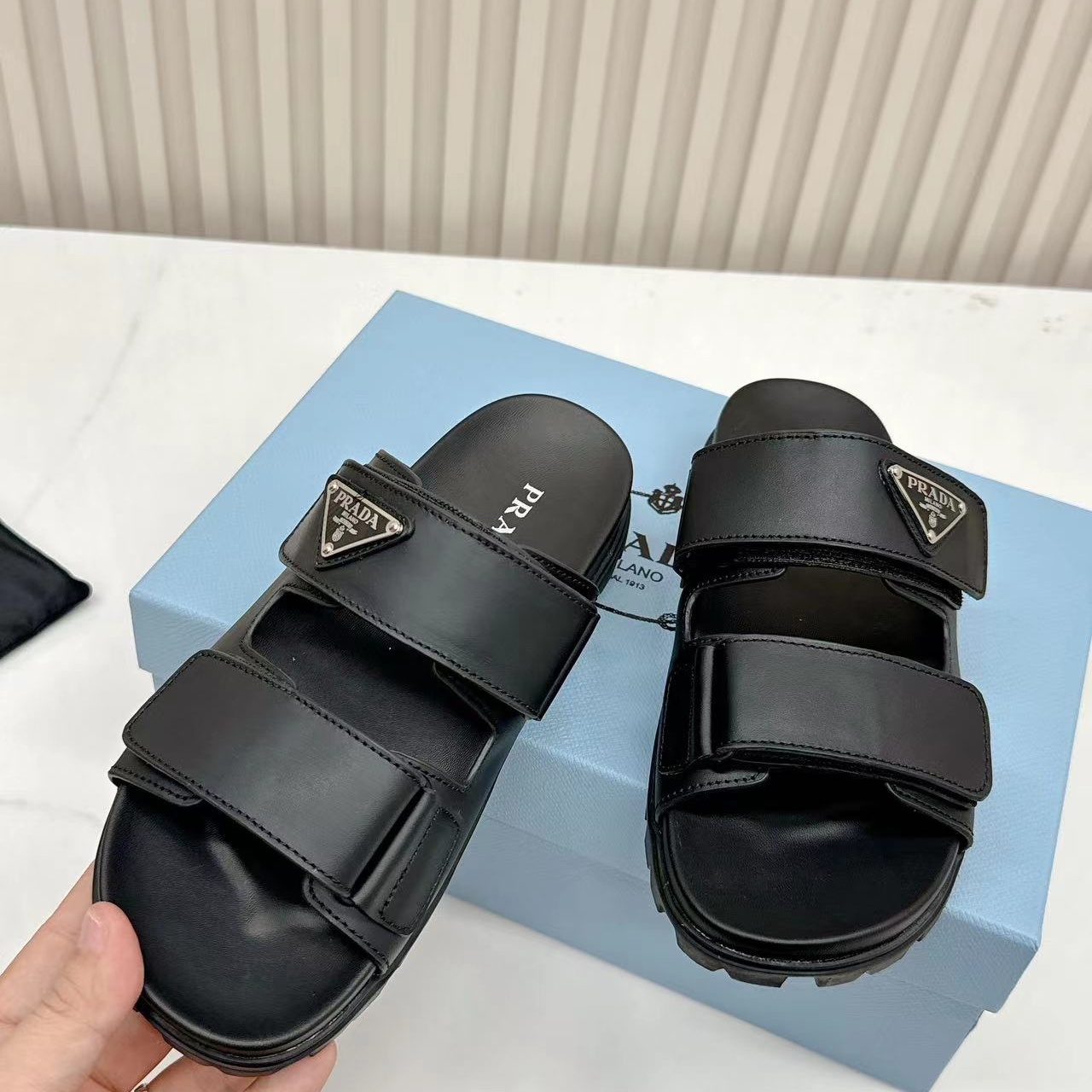 【P026】PRADA ブラック スポーツサンダル プラダ