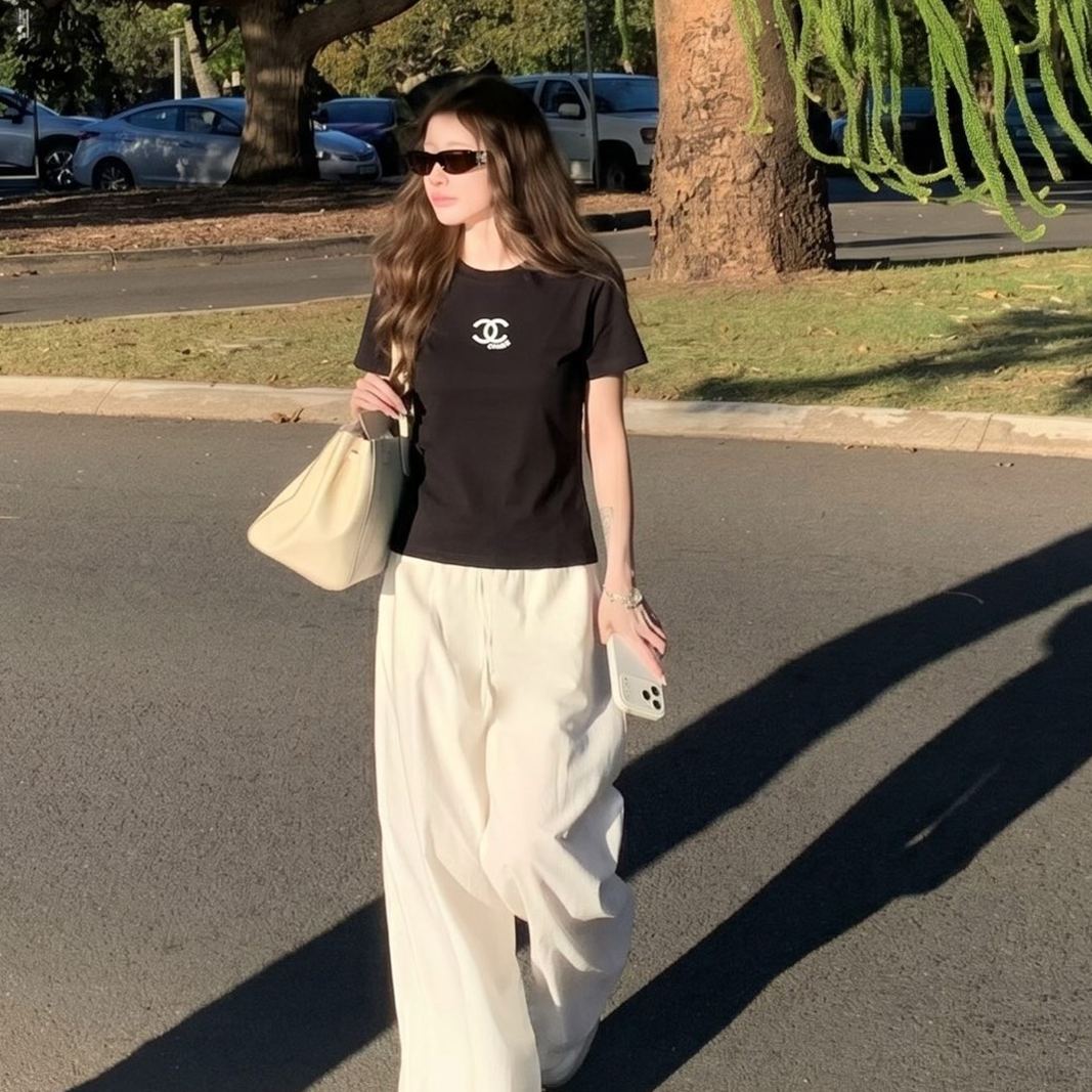 【S-L】細部にこだわる高級感、スリムフィットで着痩せするレディースTシャツ