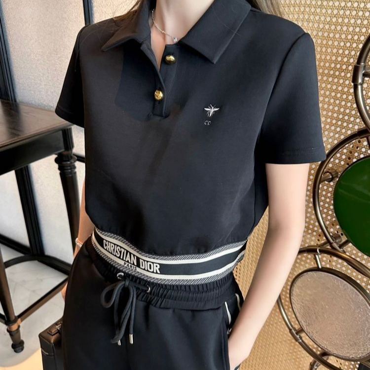 新作サマーセット スタイリッシュな刺繍入り半袖Tシャツ＋ショートパンツのカジュアルツーピースセット