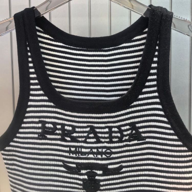 夏らしい文字刺繍入りトップス、ラウンドネック、スリムフィット、ノースリーブストライプニットベスト