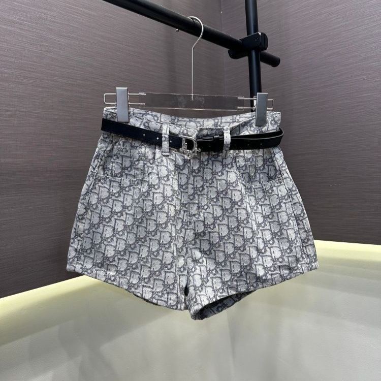 春夏新作 ソフトデニムショートパンツ、ハイウエストでスリムに見えるスタイル