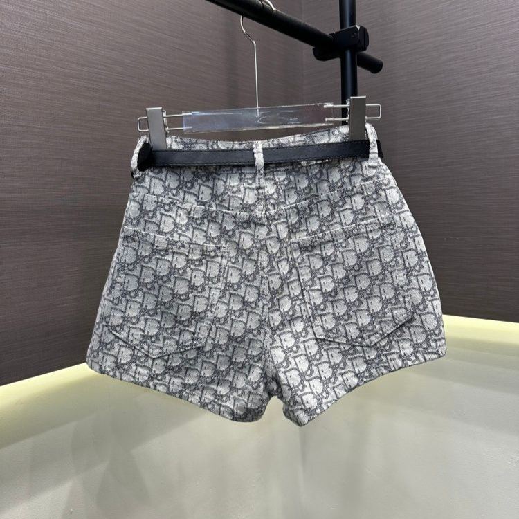 春夏新作 ソフトデニムショートパンツ、ハイウエストでスリムに見えるスタイル