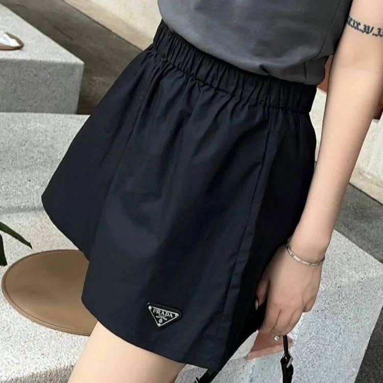 夏にぴったりの伸縮性ウエスト、おしゃれで着回しの効くスリムなカジュアルショートパンツ