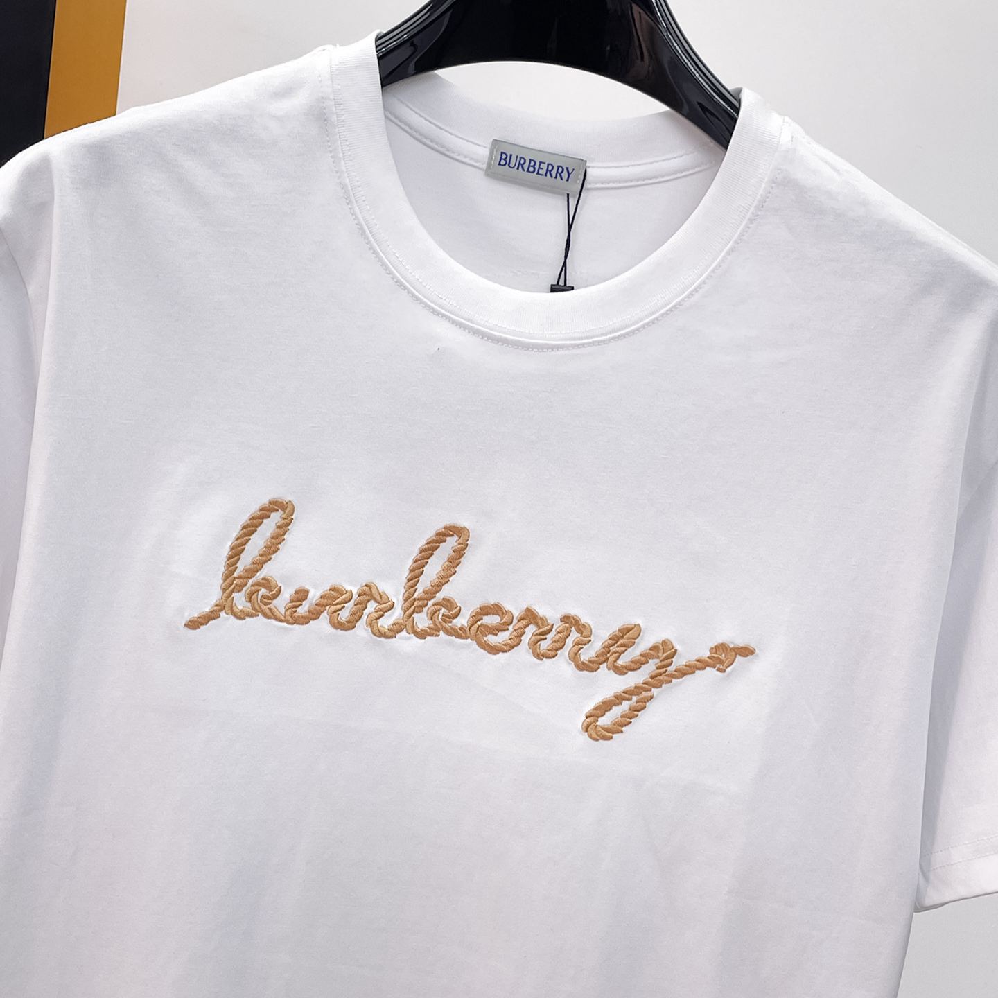 『M-3XL』新入荷  ラグジュアリーなファッションTシャツ、カジュアルな普段使いにぴったりの半袖Tシャツ