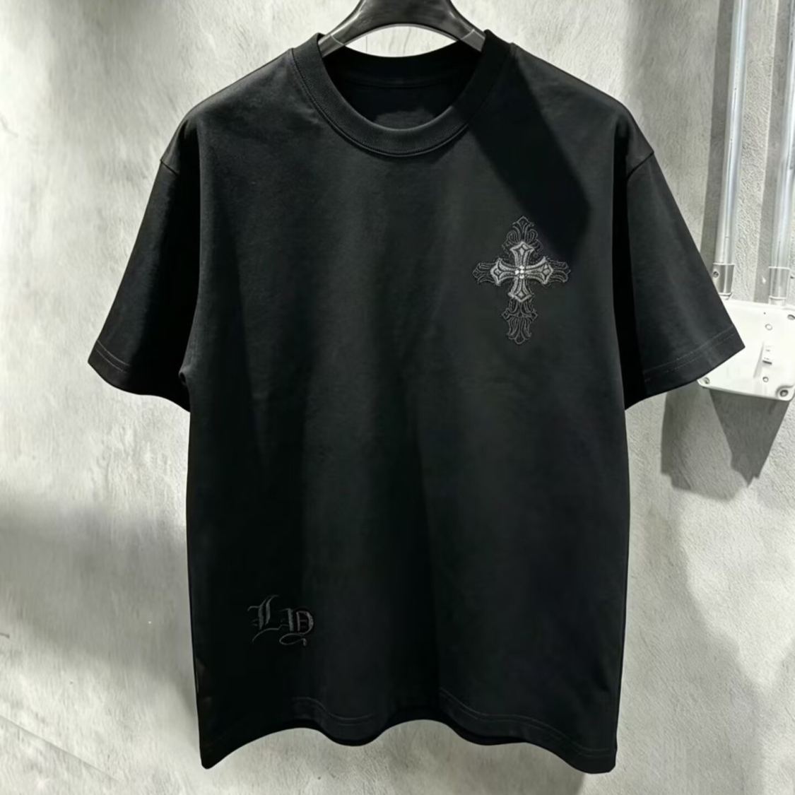 『M-4XL』新作の刺繍入り半袖ゆったりフィット、上質なピュアコットン素材のハーフスリーブトップス