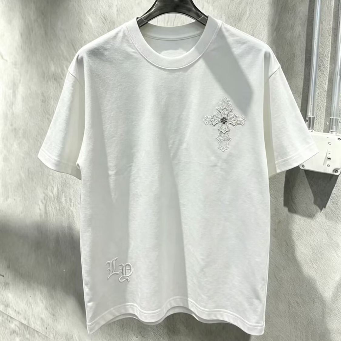 『M-4XL』新作の刺繍入り半袖ゆったりフィット、上質なピュアコットン素材のハーフスリーブトップス