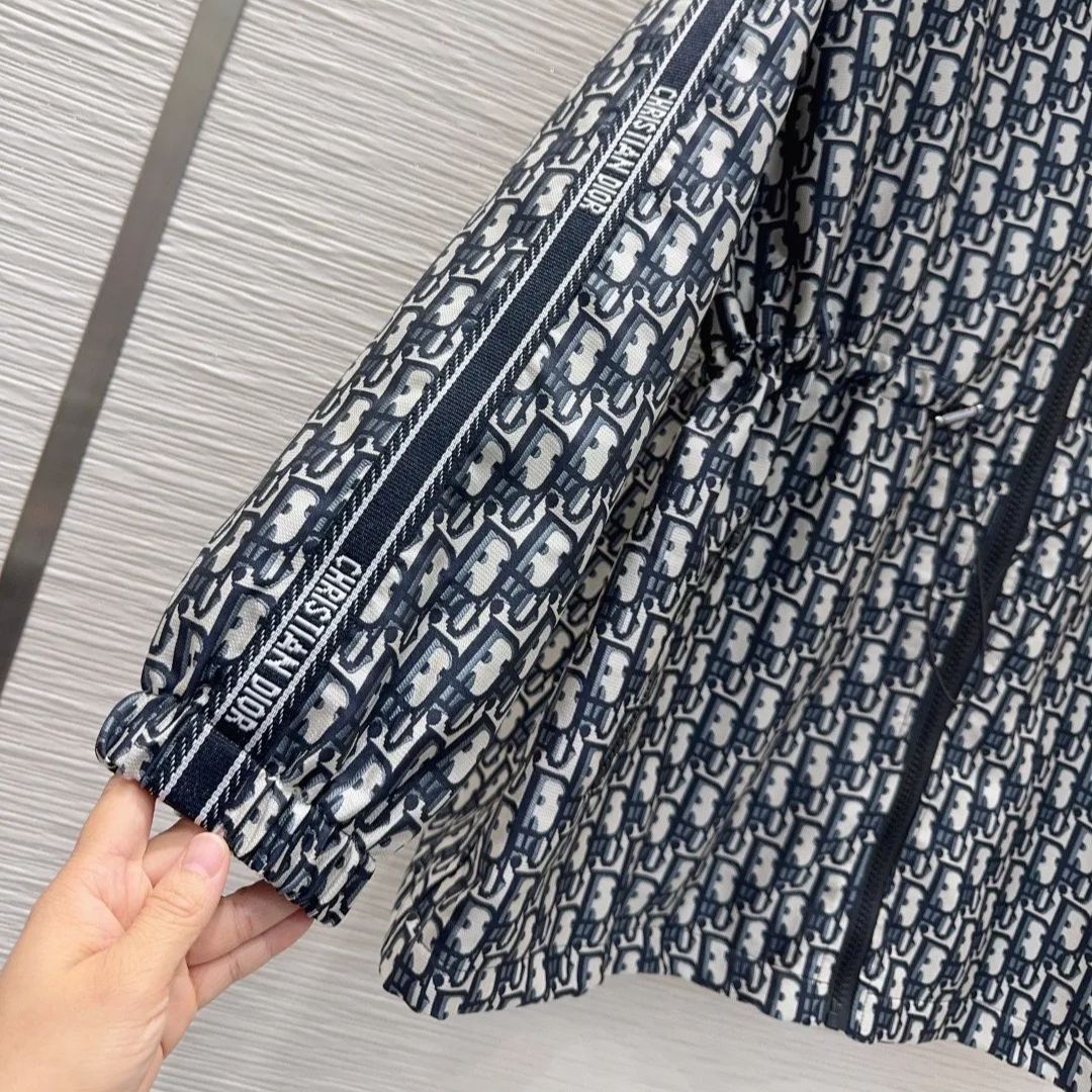 『S-L』经典 モノグラム柄 フード付き ジップアップ マウンテンパーカー カスタム ロゴ ジップアップ 切り替え テープ デザイン