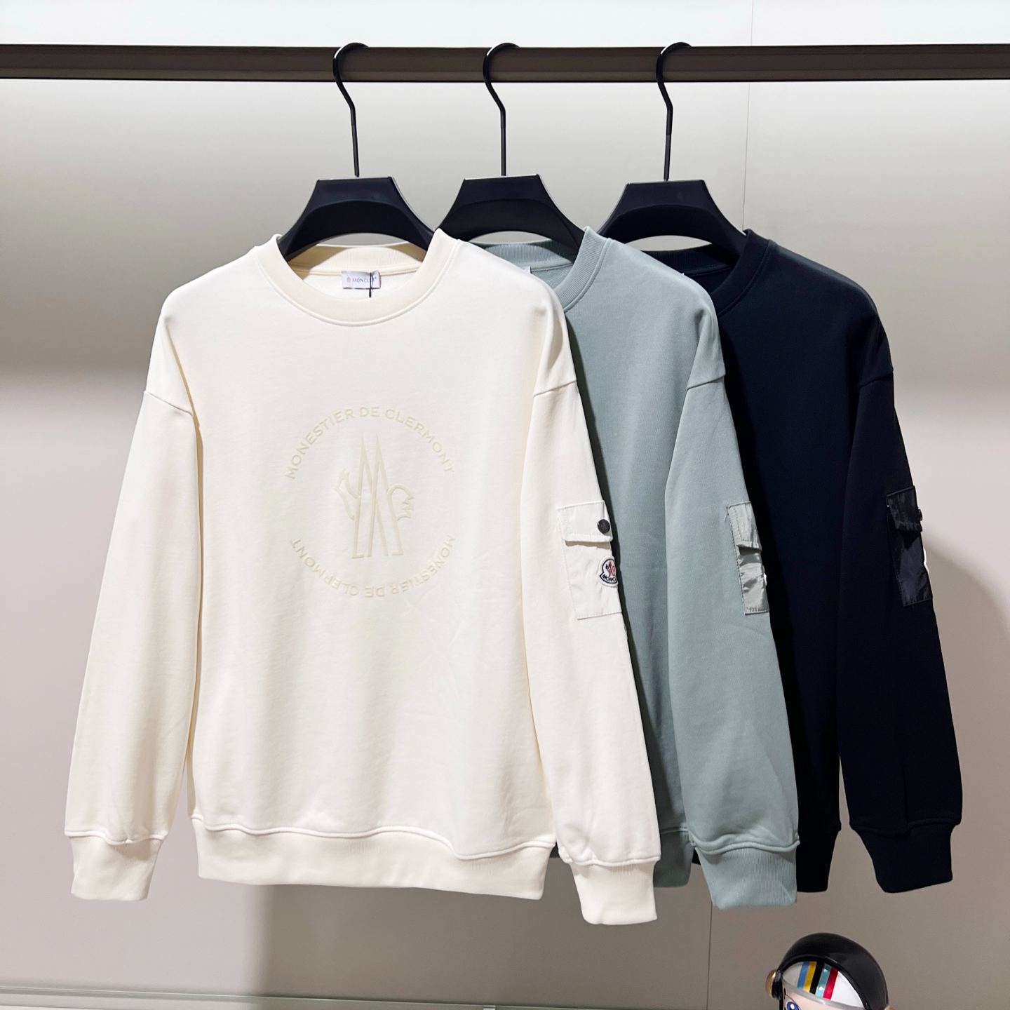『XS-L』コットン100% クルーネック フロッキープリント ロゴ スウェット トレーナー ポケット付き
