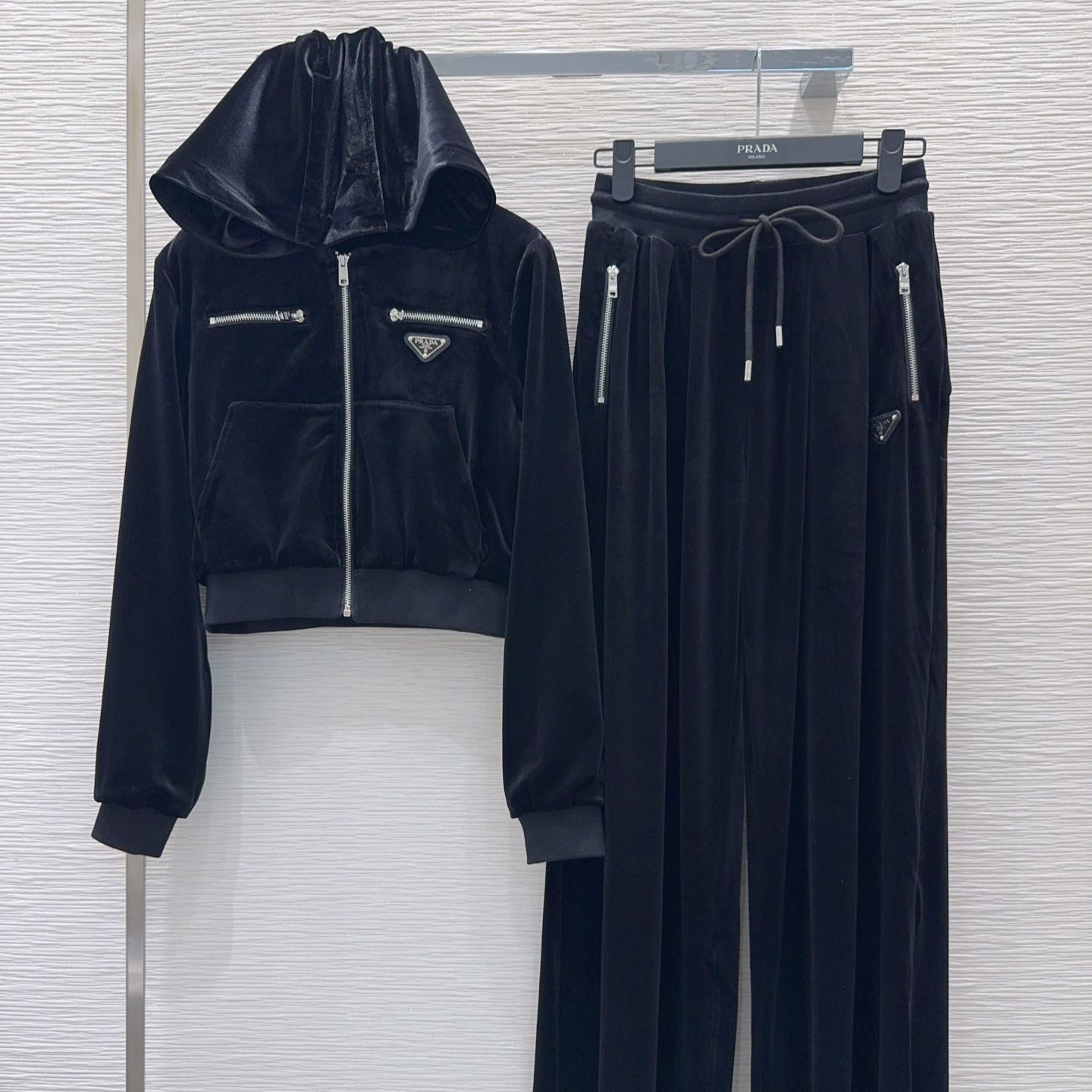 『S-L』新作 ベロア フード付き セットアップ 高級感 光沢感 トライアングルロゴ