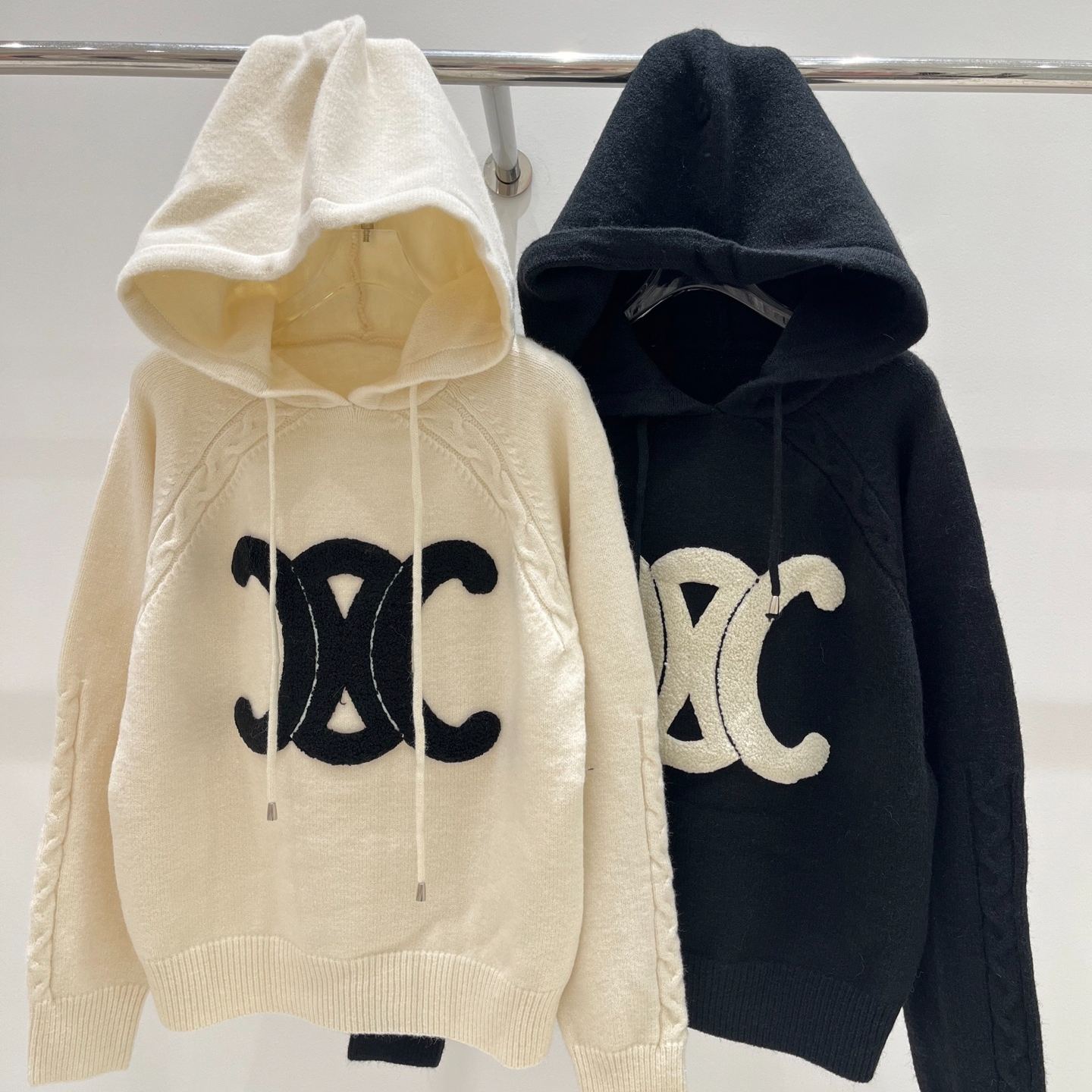 『フリーサイズ』立体刺繍ワッペン フーディーニット 長袖 ハイクオリティ