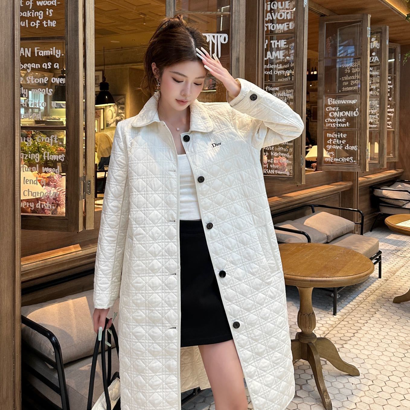 『S-L』新作ロングコート、クラシックでスタイリッシュ