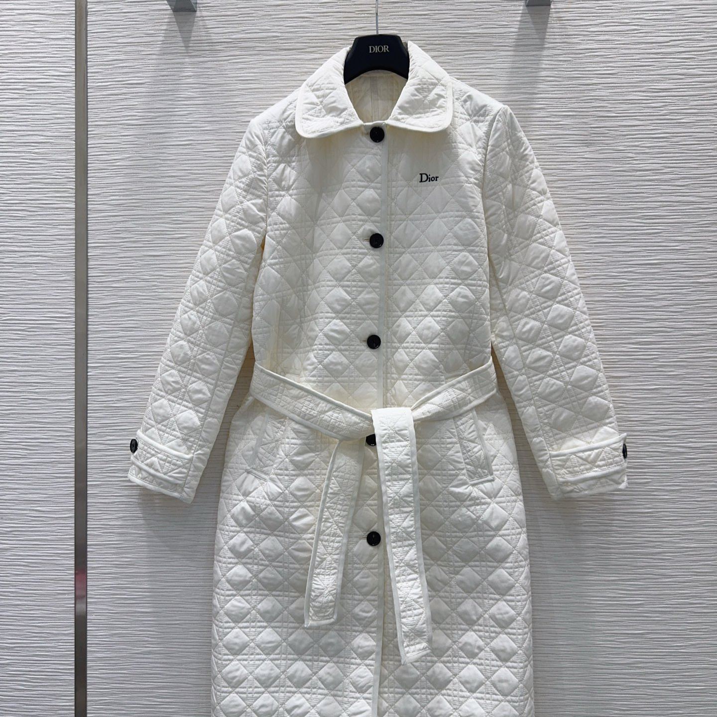 『S-L』新作ロングコート、クラシックでスタイリッシュ