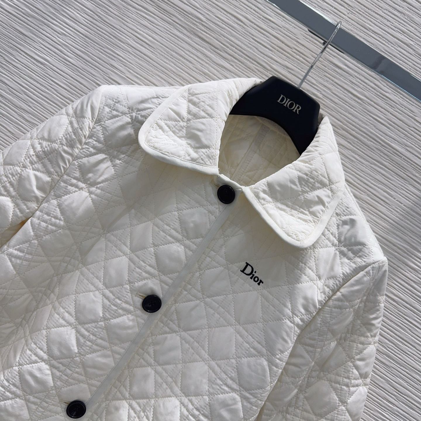 『S-L』新作ロングコート、クラシックでスタイリッシュ