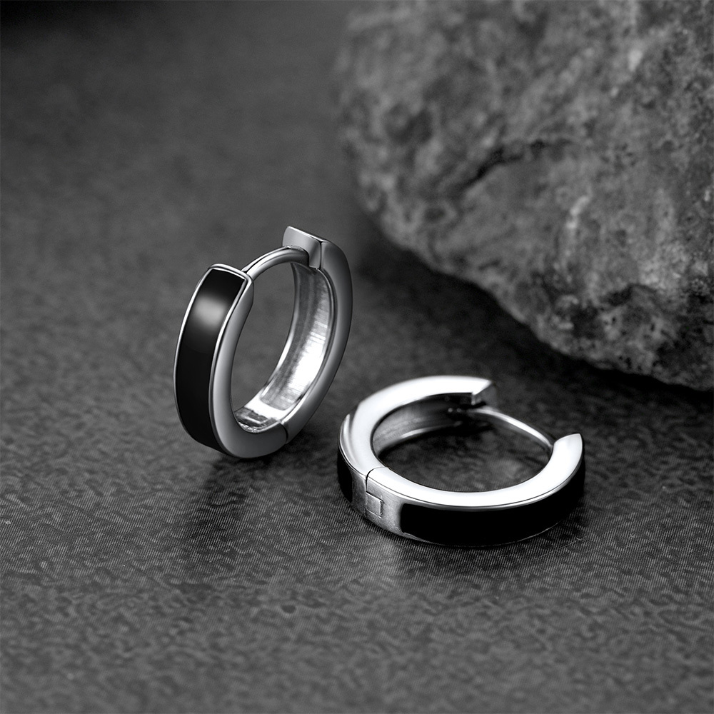 PHỤ KIỆN NAM TITAN LÀ GÌ? XU HƯỚNG 2026 TRANG SỨC NAM HIỆN TẠI 4 Sterling Silver Huggie Hoop Earrings For Men - Faithheart