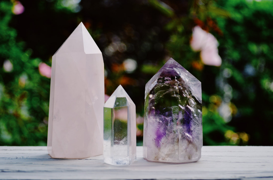 利用水晶的自然能量來清理，療愈 