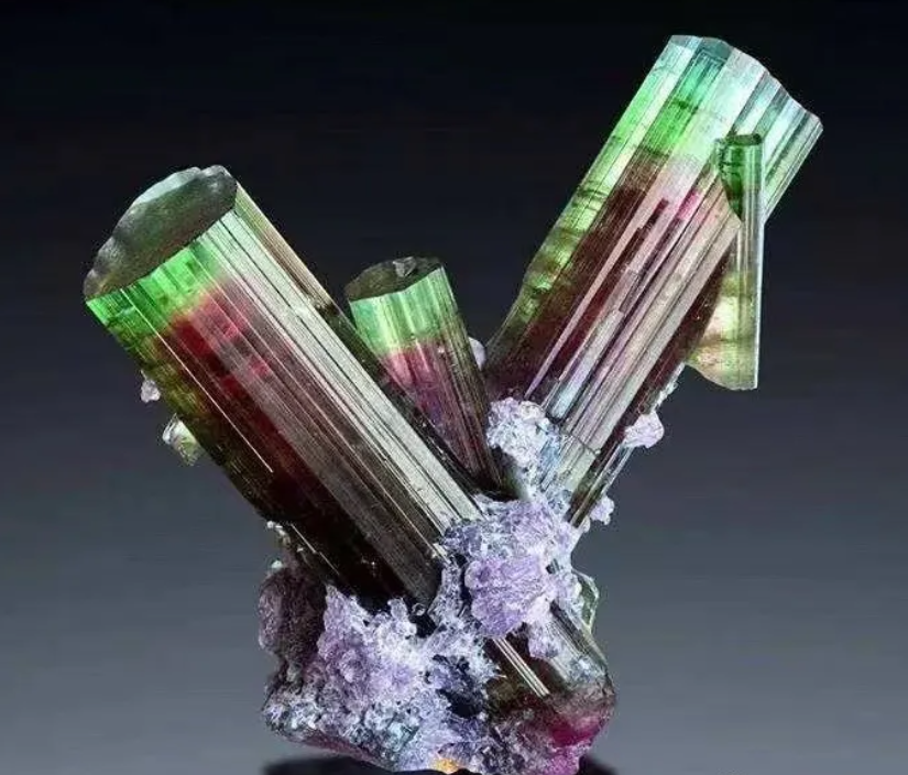 落入人間的彩虹，調整七脈輪的寶石&mdash;&mdash;碧璽