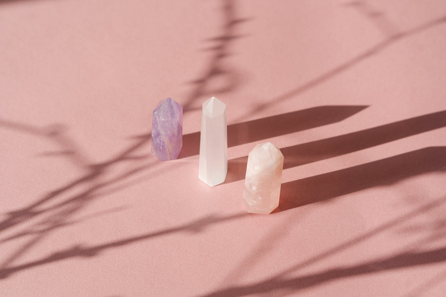 初學者水晶魔法：水晶顏色、用途和常見水晶