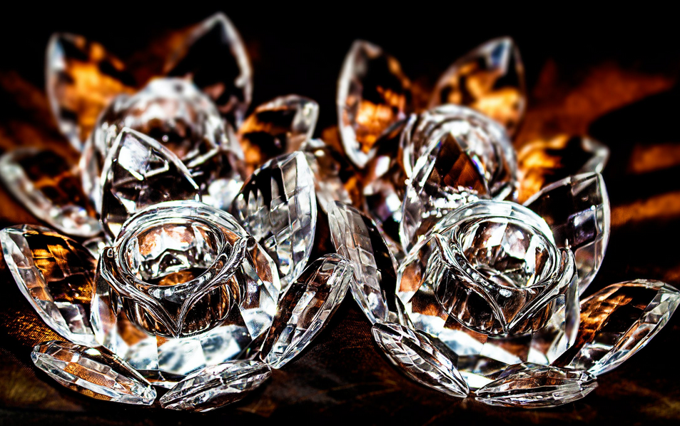 7個簡單的方法來清潔負能量的水晶和石頭 