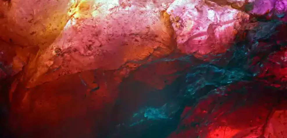 為什麼說石榴石是冬天裡最適合女人戴的珠寶？