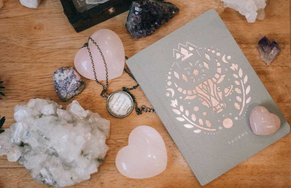 【水晶能量石百科】能量石丨為何水晶擁有療愈能量？ 