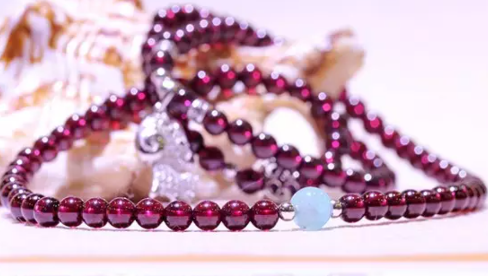 女人為什麼要有一串石榴石？